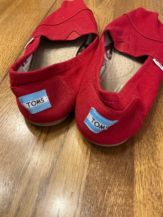 Woman’s Toms Alpargata red classic slip on shoe. Size 9.5. Canvas. Barely worn! - Picture 4 of 7